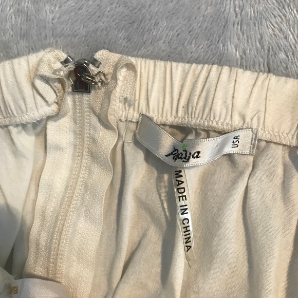 White Peplum Sleeveless Top - Picture 4 of 4